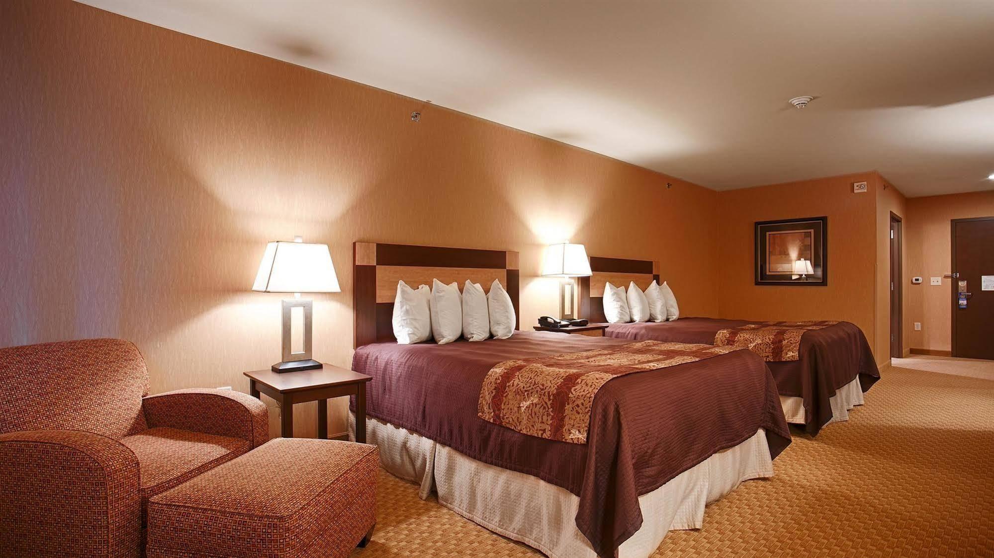 Crandon Inn & Suites Exterior foto
